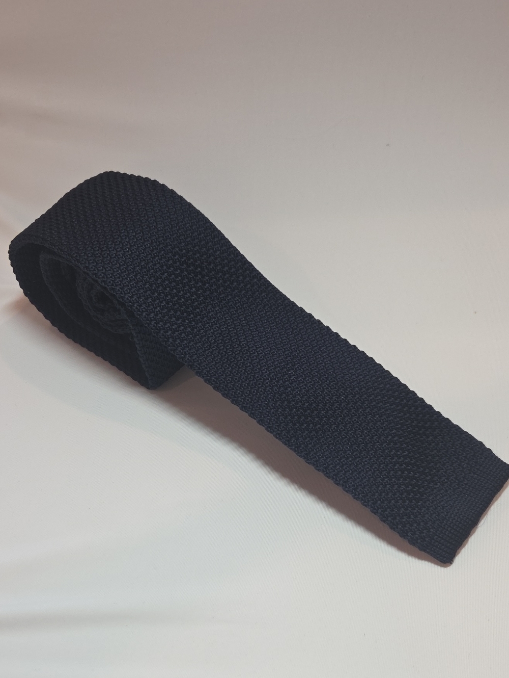 Banana Republic Men' Dark Navy True Knit Square-Tip 100% Silk Tie 2.0x56"